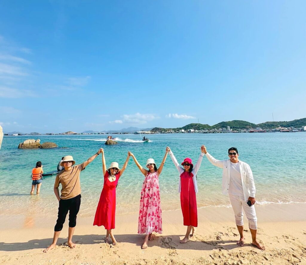 tắm biển Bãi Kinh tour Bình Hưng